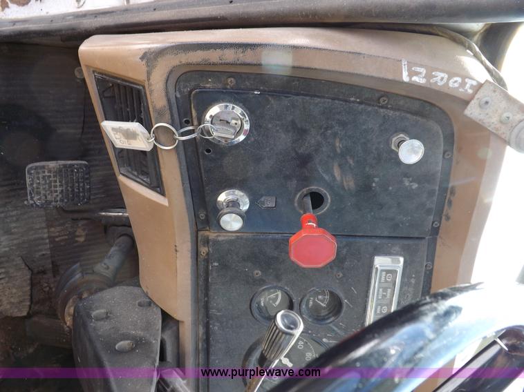 image for item K3032 1987 Ford LN8000 flatbed truck