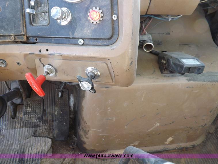 image for item K3032 1987 Ford LN8000 flatbed truck