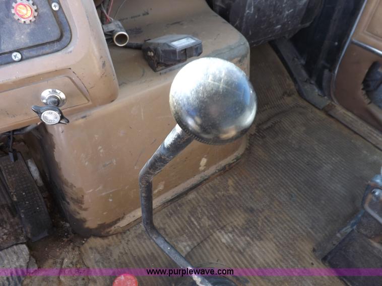 image for item K3032 1987 Ford LN8000 flatbed truck