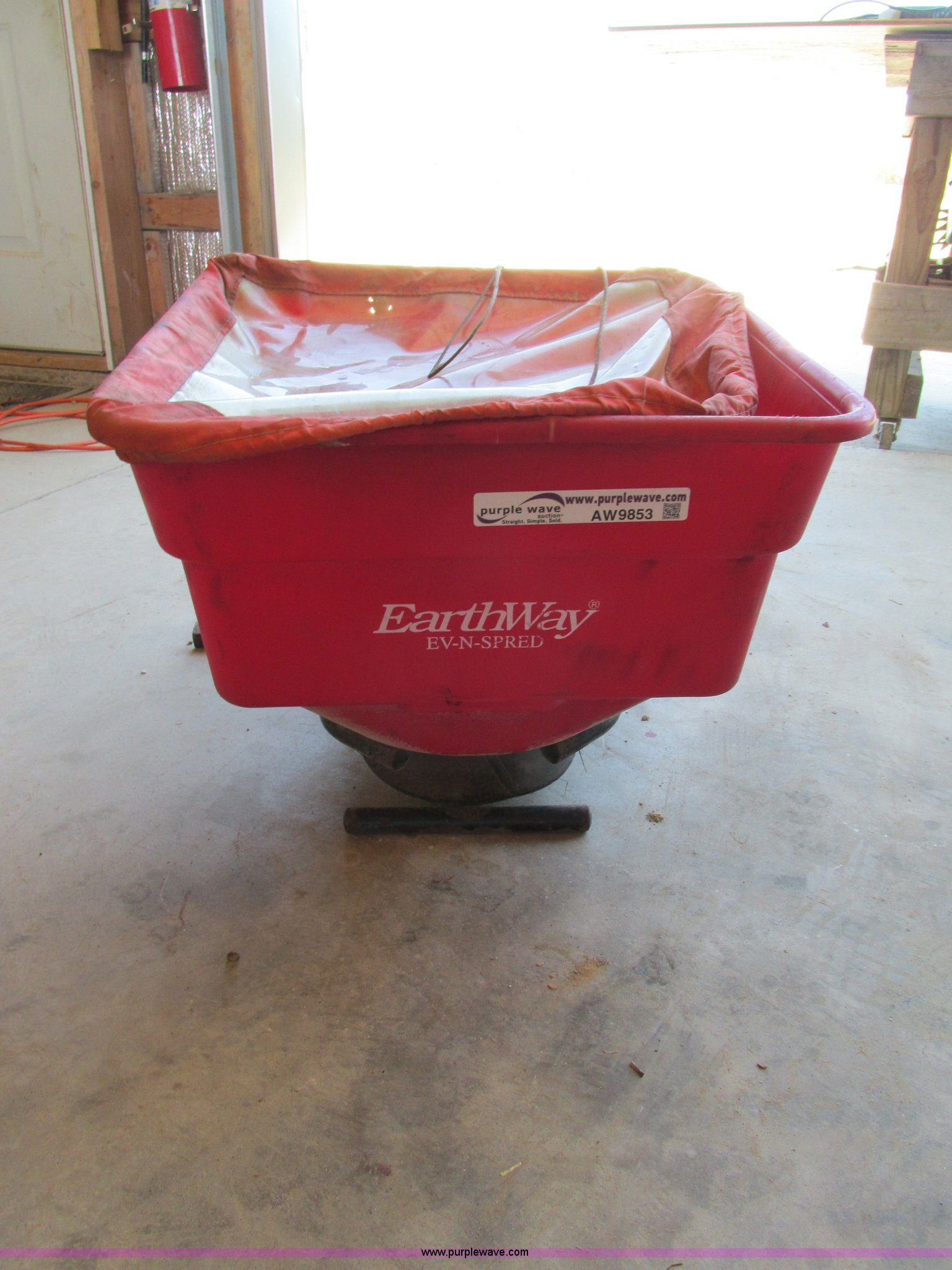 Earthway EVN Spread broadcast spreader in Warrenton, MO Item AW9853