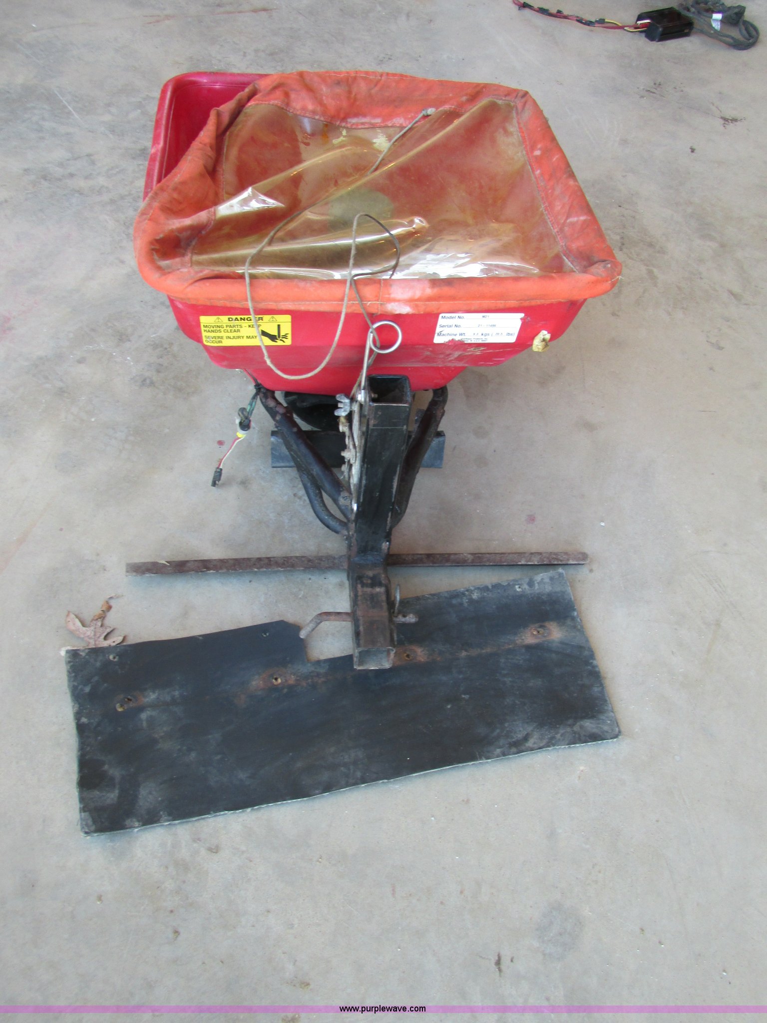 Earthway EVN Spread broadcast spreader in Warrenton, MO Item AW9853