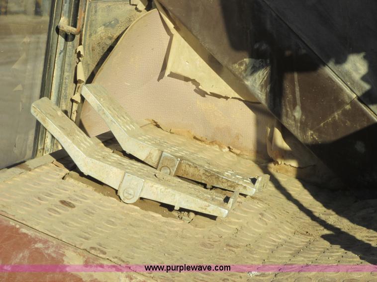 image for item A8770 1990 Case 888 excavator