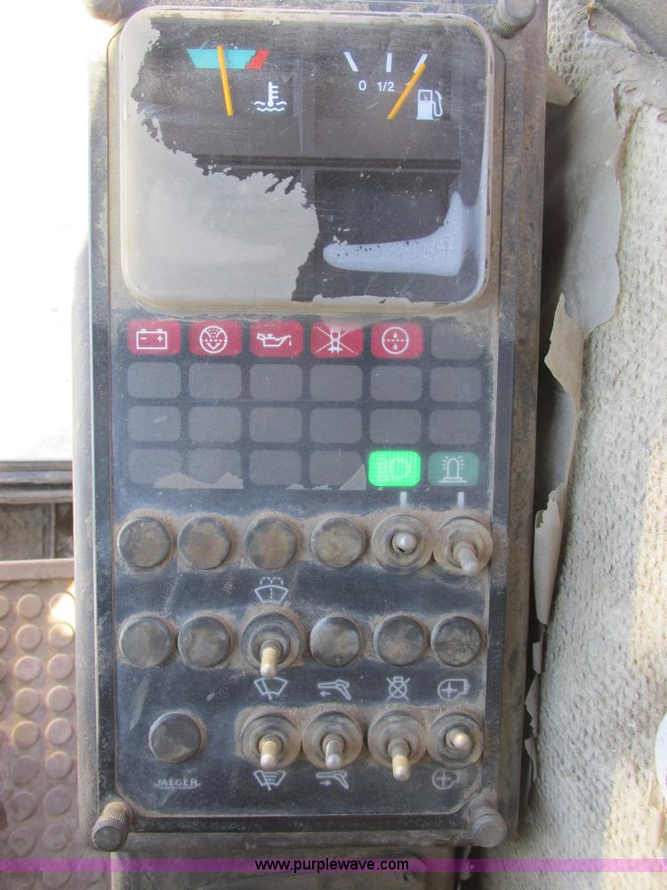 image for item A8770 1990 Case 888 excavator