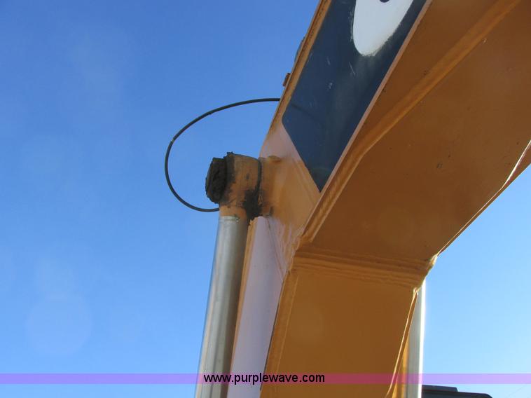 image for item A8770 1990 Case 888 excavator