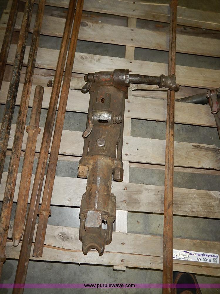 image for item AY9016 (2) air jack hammers and bits