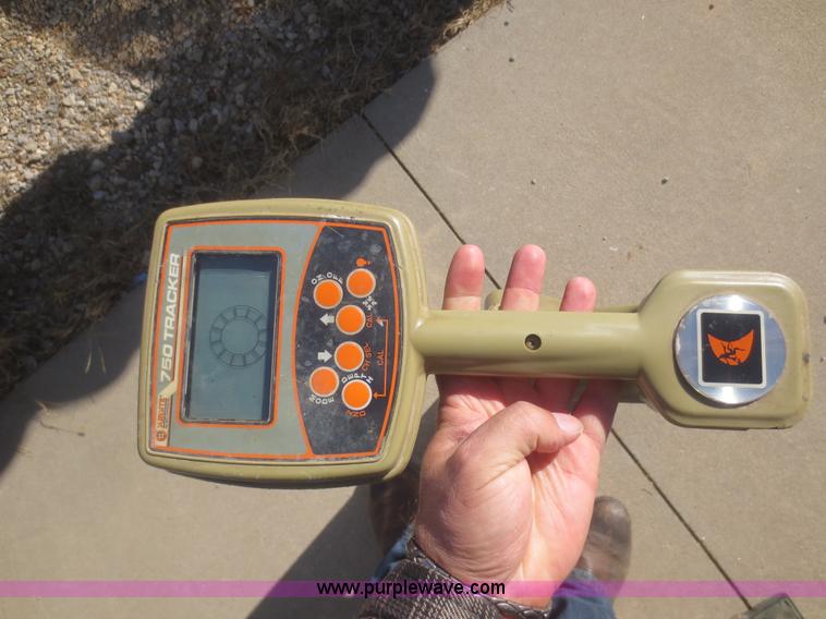 image for item AZ9136 Subshe 750 Tracker