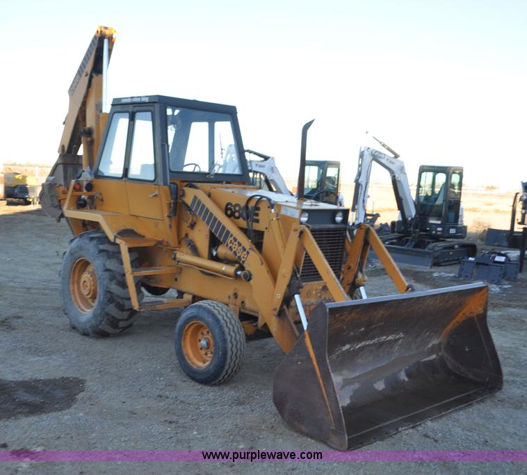 image for item F2128 1976 Case 680E Construction King backhoe