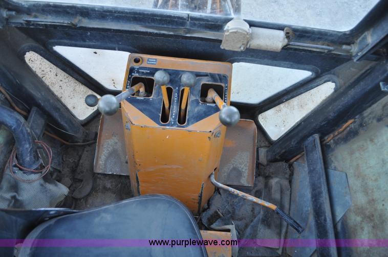 image for item F2128 1976 Case 680E Construction King backhoe