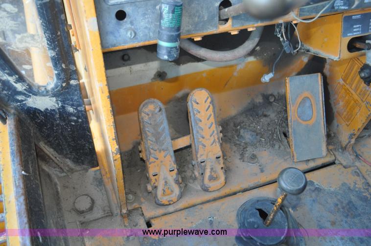 image for item F2128 1976 Case 680E Construction King backhoe