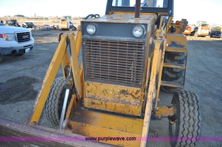 image for item F2128 1976 Case 680E Construction King backhoe