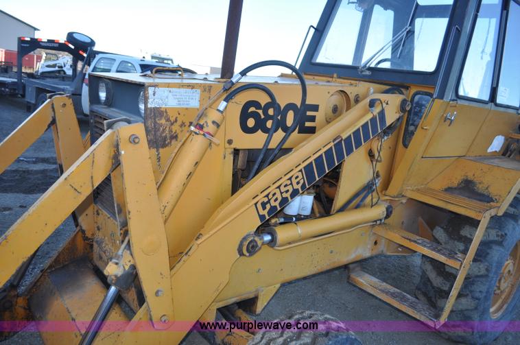 image for item F2128 1976 Case 680E Construction King backhoe