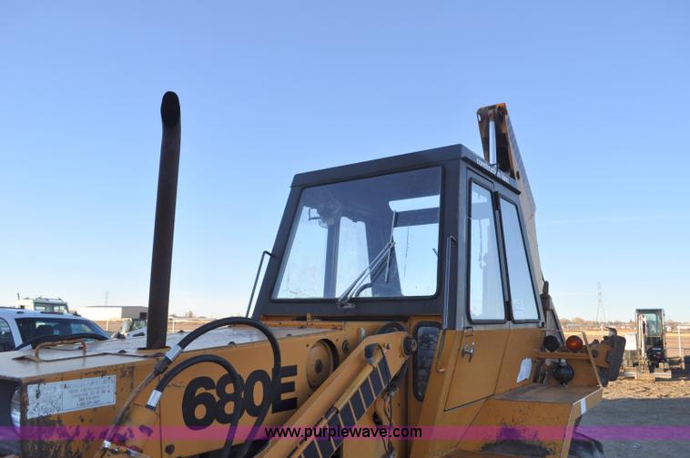 image for item F2128 1976 Case 680E Construction King backhoe