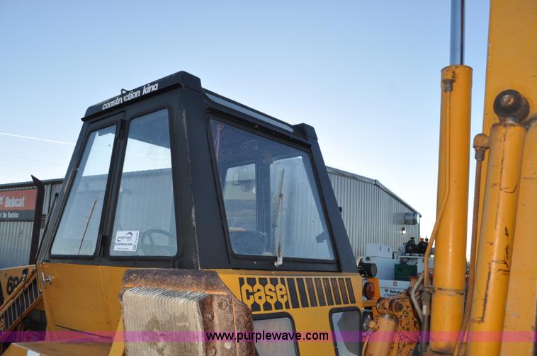 image for item F2128 1976 Case 680E Construction King backhoe
