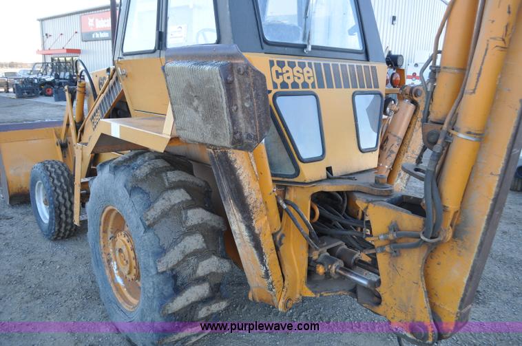 image for item F2128 1976 Case 680E Construction King backhoe
