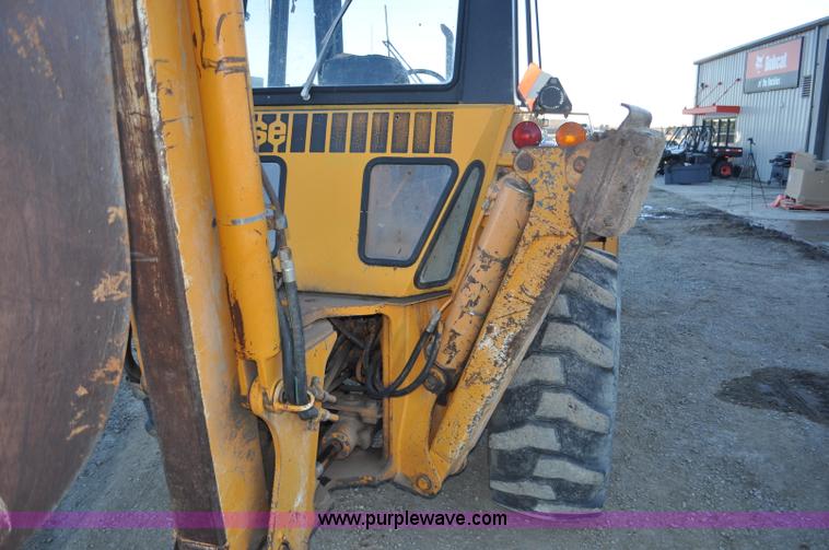 image for item F2128 1976 Case 680E Construction King backhoe