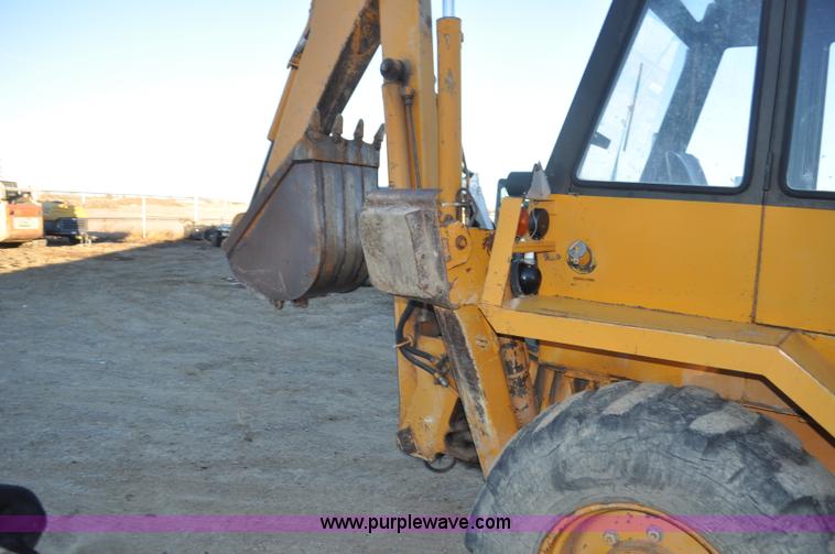 image for item F2128 1976 Case 680E Construction King backhoe