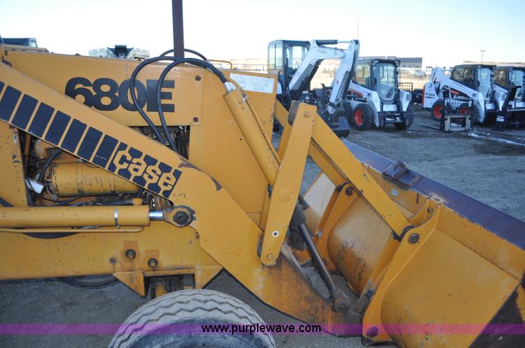 image for item F2128 1976 Case 680E Construction King backhoe