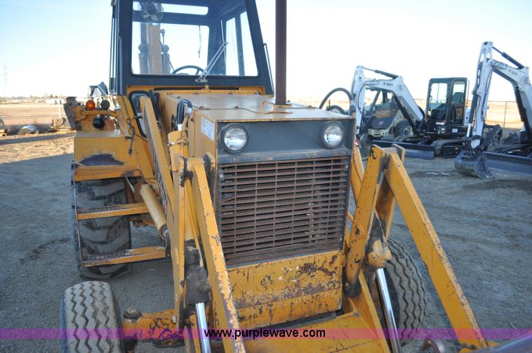 image for item F2128 1976 Case 680E Construction King backhoe