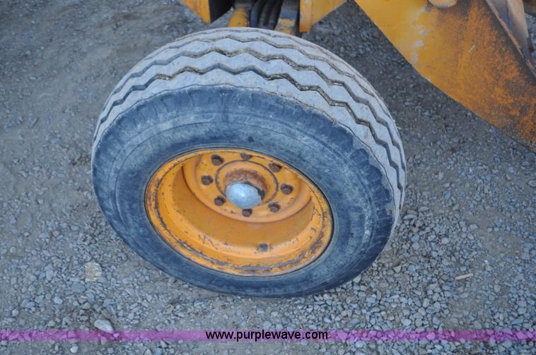 image for item F2128 1976 Case 680E Construction King backhoe