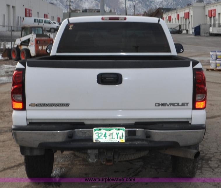 image for item F2137 2005 Chevrolet Silverado 3500 Ext. Cab pickup truck