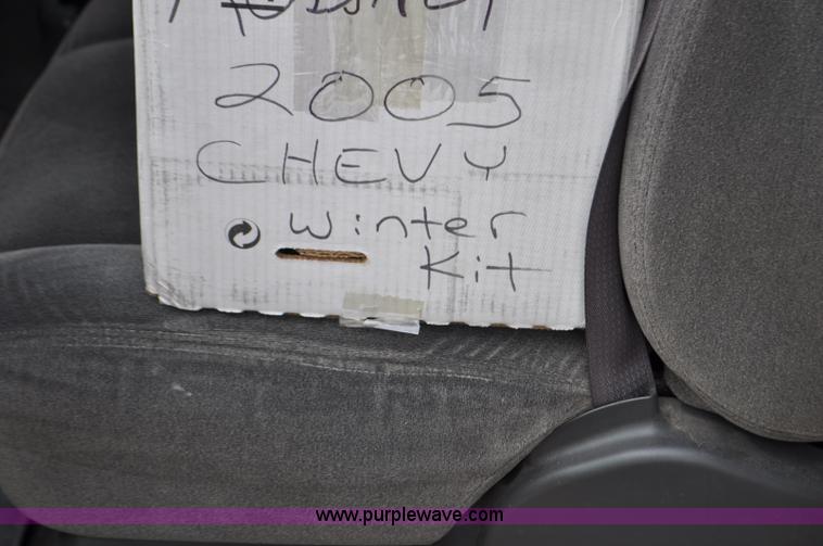 image for item F2137 2005 Chevrolet Silverado 3500 Ext. Cab pickup truck