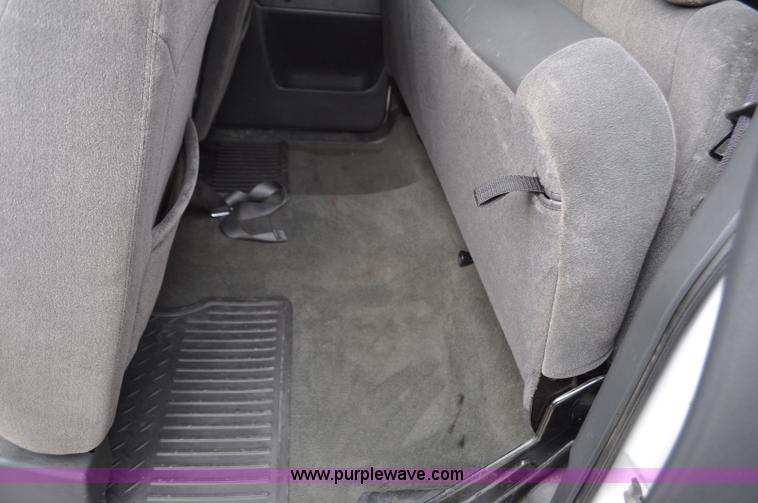 image for item F2137 2005 Chevrolet Silverado 3500 Ext. Cab pickup truck