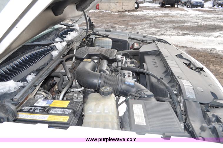 image for item F2137 2005 Chevrolet Silverado 3500 Ext. Cab pickup truck