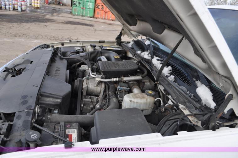 image for item F2137 2005 Chevrolet Silverado 3500 Ext. Cab pickup truck