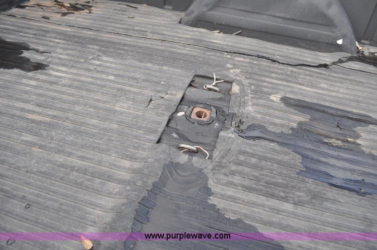 image for item F2137 2005 Chevrolet Silverado 3500 Ext. Cab pickup truck