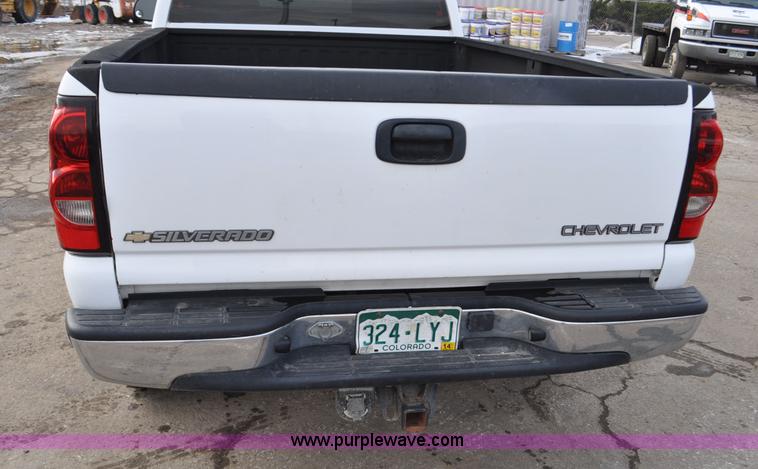 image for item F2137 2005 Chevrolet Silverado 3500 Ext. Cab pickup truck