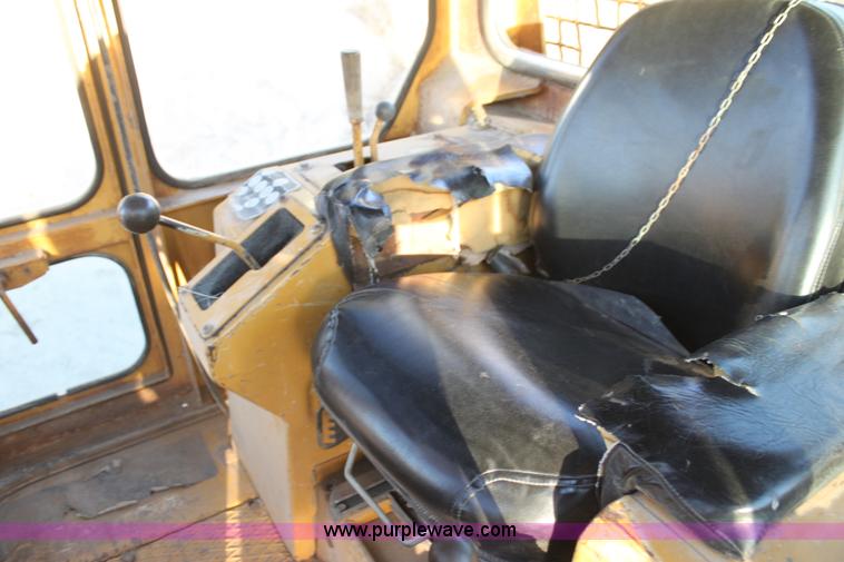 image for item F3384 1981 Fiat-Allis 10C dozer