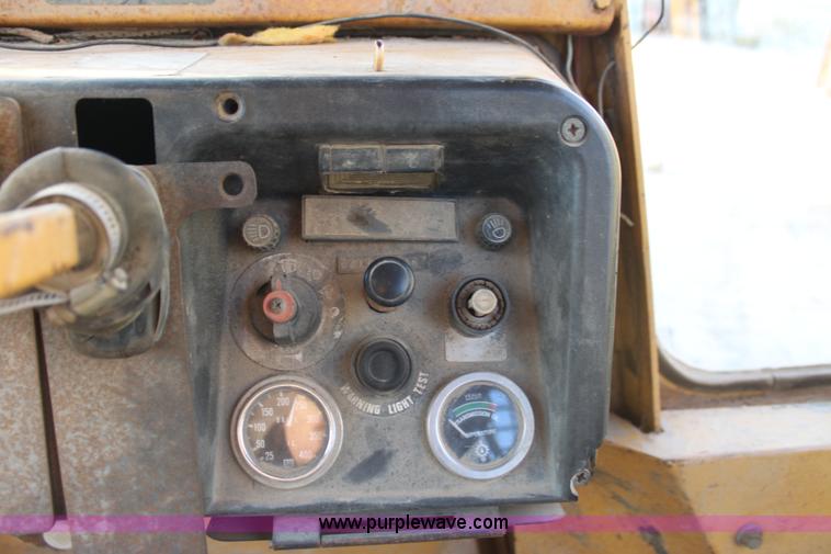 image for item F3384 1981 Fiat-Allis 10C dozer