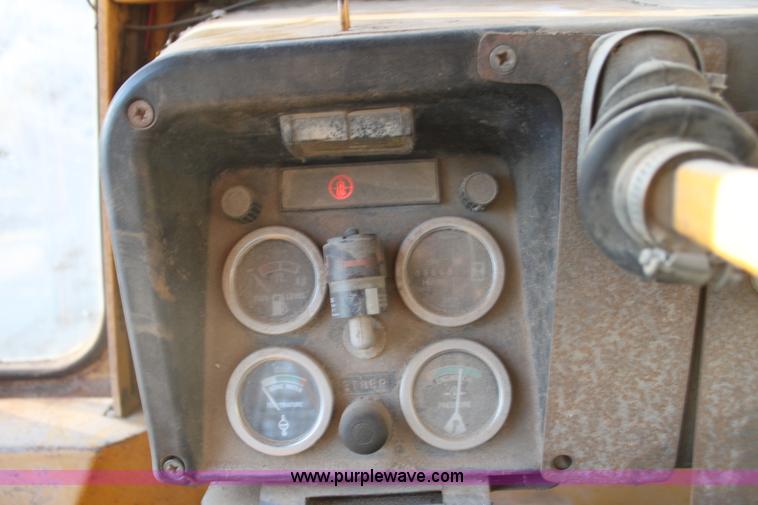 image for item F3384 1981 Fiat-Allis 10C dozer