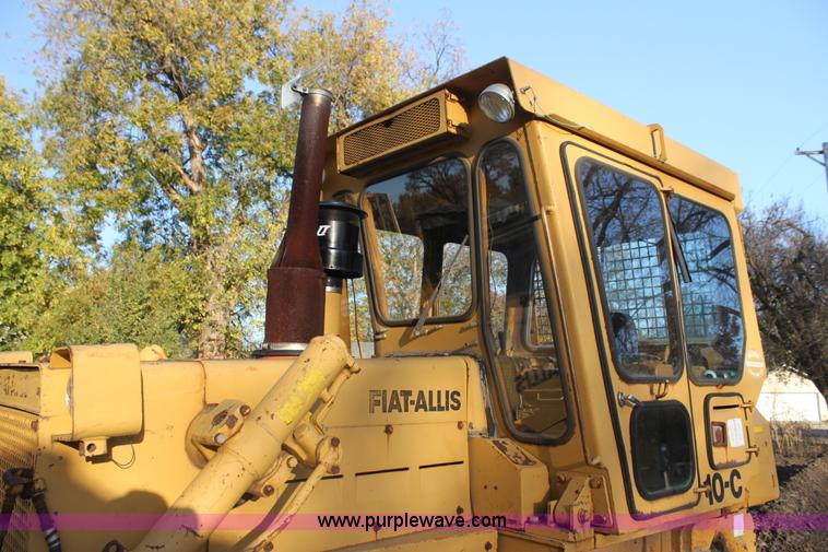 image for item F3384 1981 Fiat-Allis 10C dozer