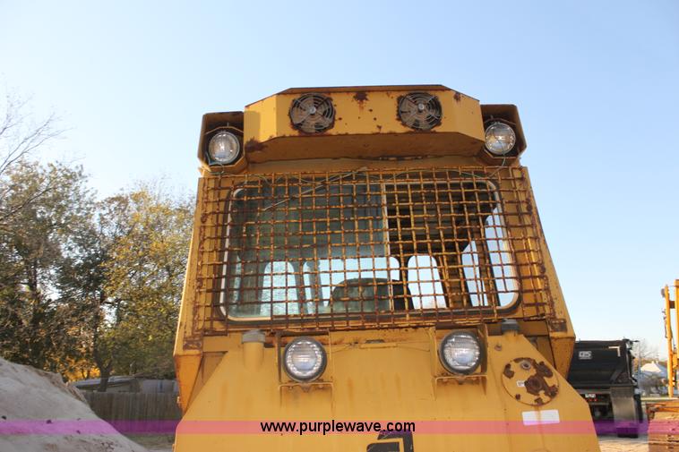 image for item F3384 1981 Fiat-Allis 10C dozer