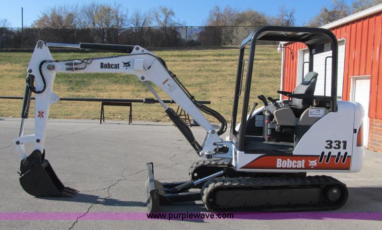 image for item F8892 2001 Bobcat 331D compact excavator