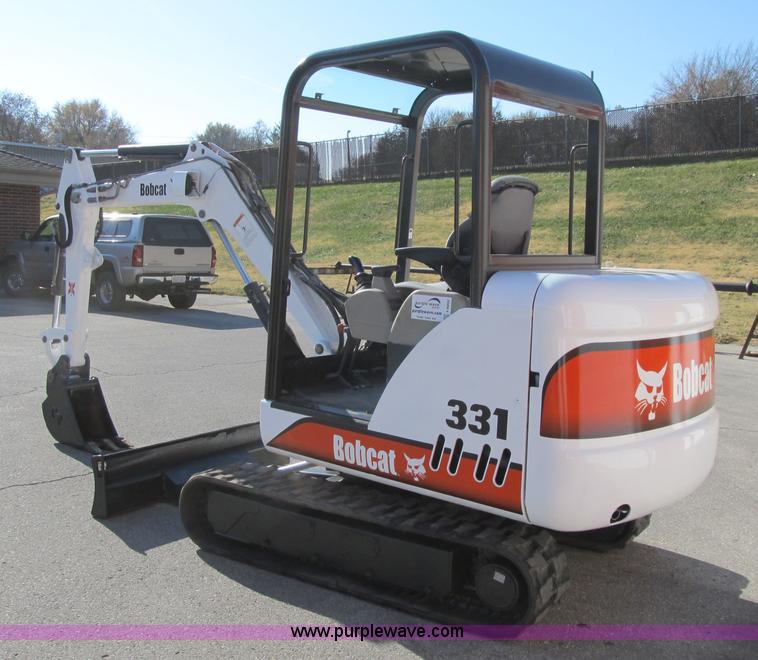 image for item F8892 2001 Bobcat 331D compact excavator