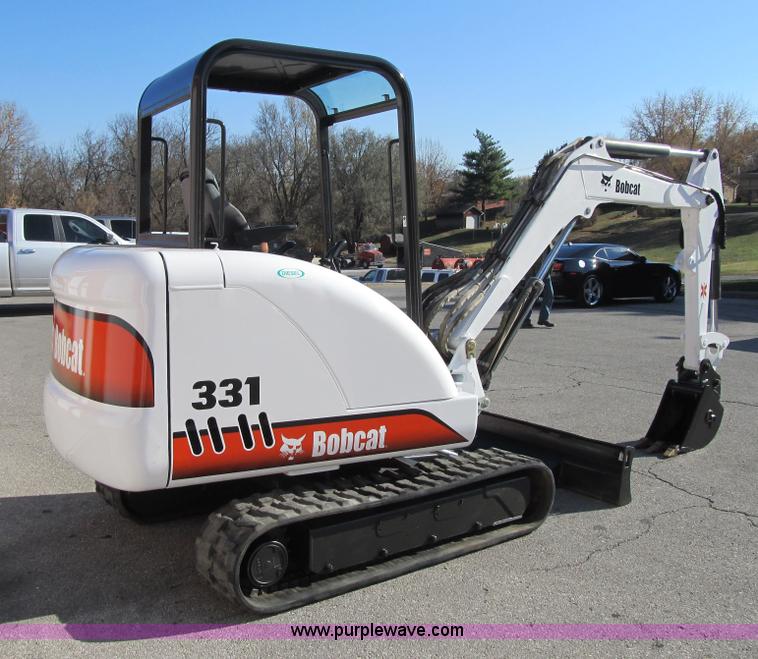 image for item F8892 2001 Bobcat 331D compact excavator