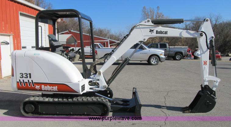 image for item F8892 2001 Bobcat 331D compact excavator