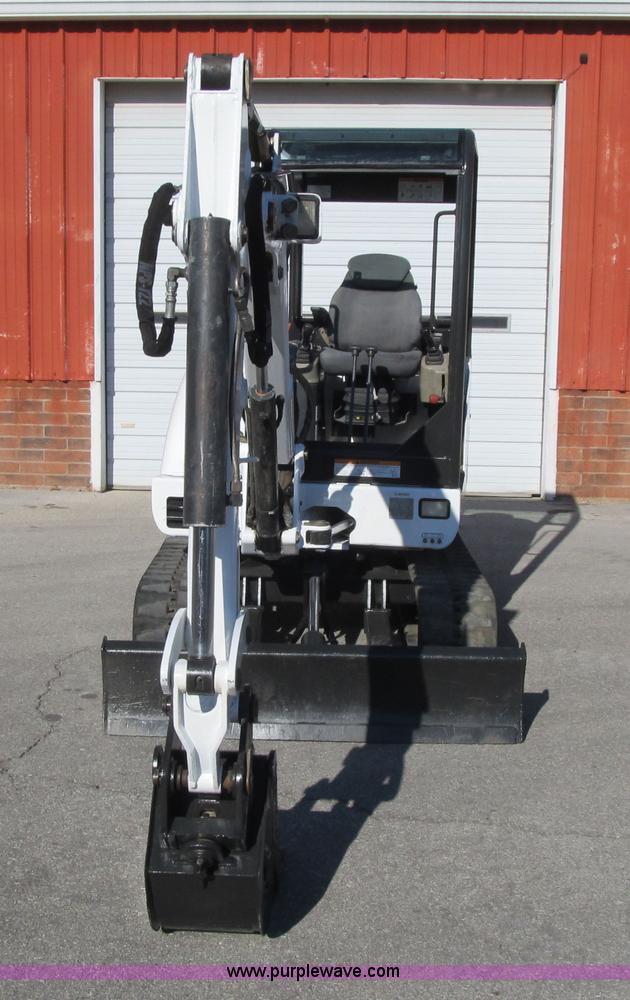 image for item F8892 2001 Bobcat 331D compact excavator