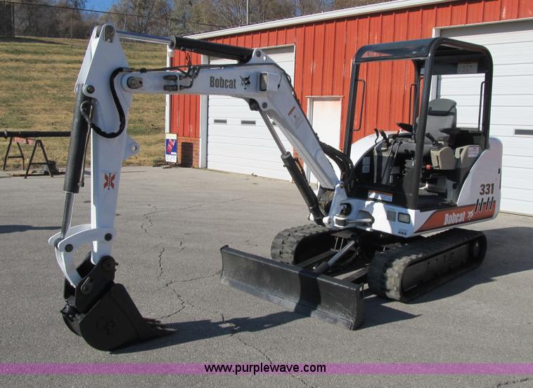 image for item F8892 2001 Bobcat 331D compact excavator