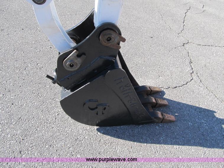 image for item F8892 2001 Bobcat 331D compact excavator