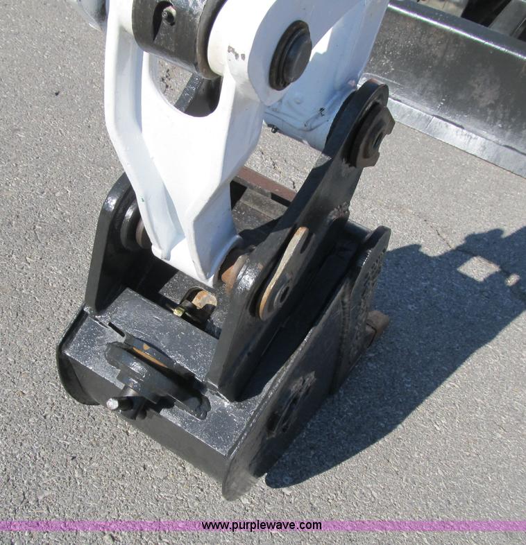 image for item F8892 2001 Bobcat 331D compact excavator