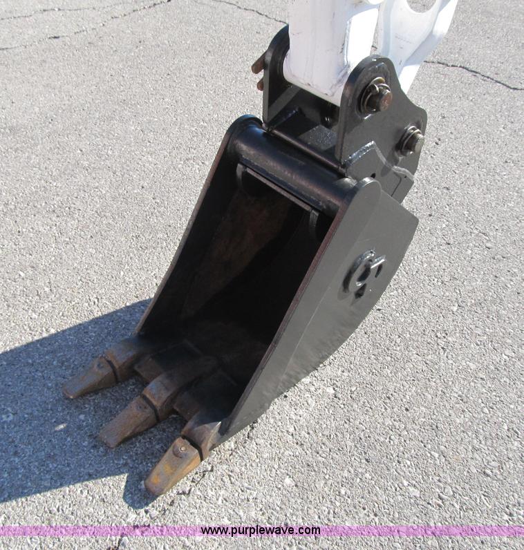 image for item F8892 2001 Bobcat 331D compact excavator