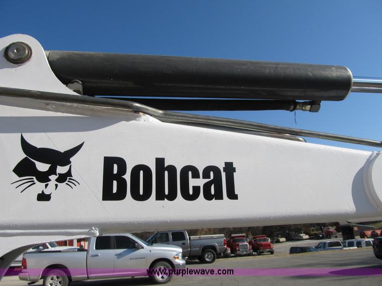 image for item F8892 2001 Bobcat 331D compact excavator