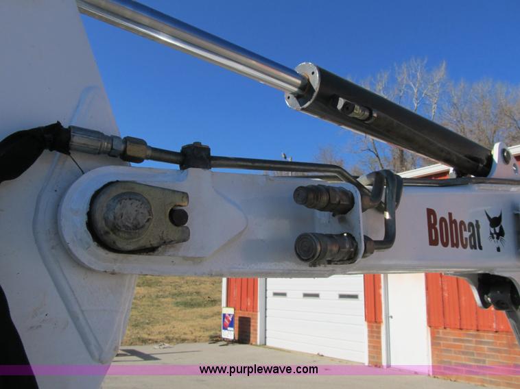 image for item F8892 2001 Bobcat 331D compact excavator