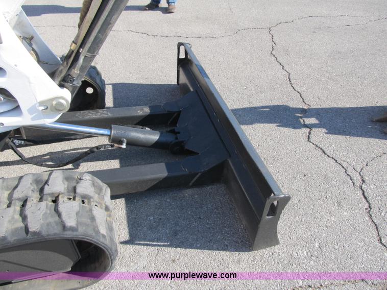 image for item F8892 2001 Bobcat 331D compact excavator