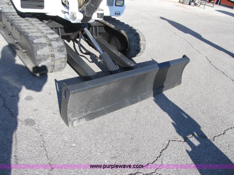 image for item F8892 2001 Bobcat 331D compact excavator