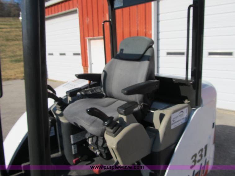 image for item F8892 2001 Bobcat 331D compact excavator