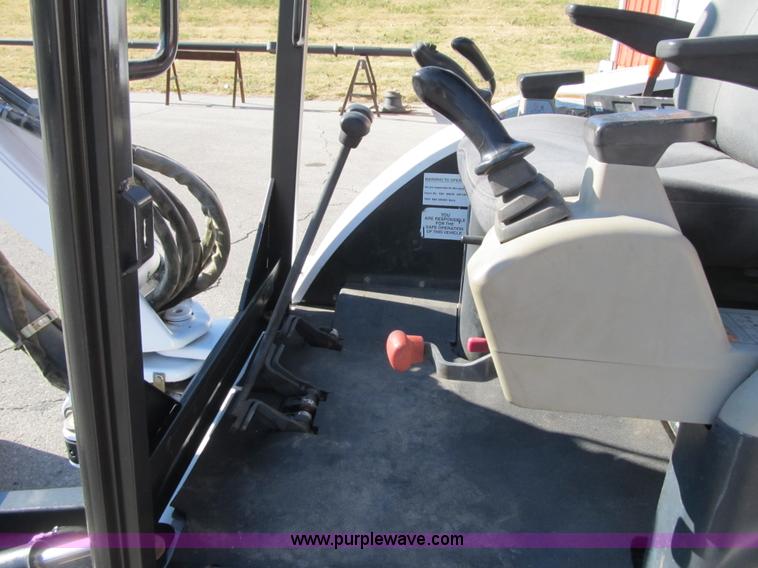 image for item F8892 2001 Bobcat 331D compact excavator